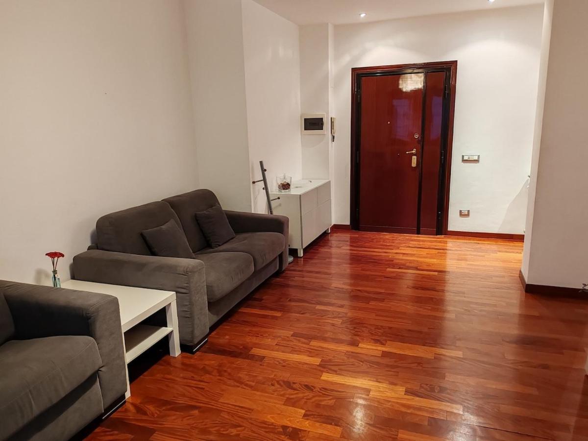 For 8 People Near Metro Train Bus Station Tiburtina * Rom