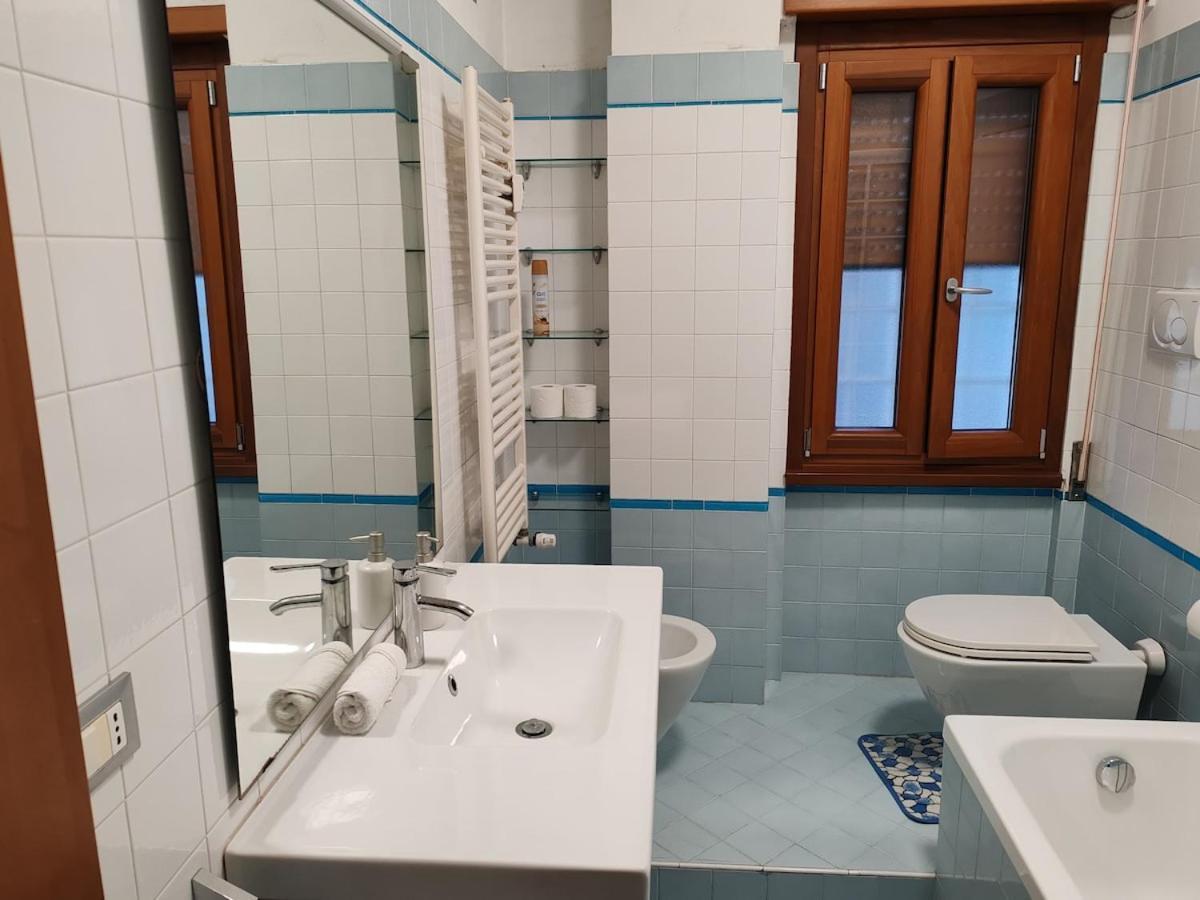 For 8 People Near Metro Train Bus Station Tiburtina