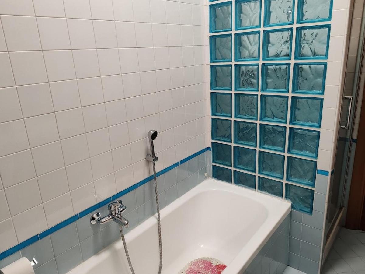 For 8 People Near Metro Train Bus Station Tiburtina Rom
