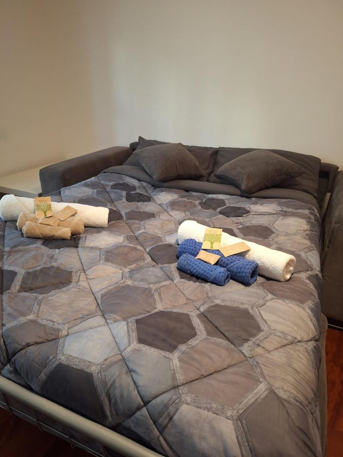 For 8 People Near Metro Train Bus Station Tiburtina